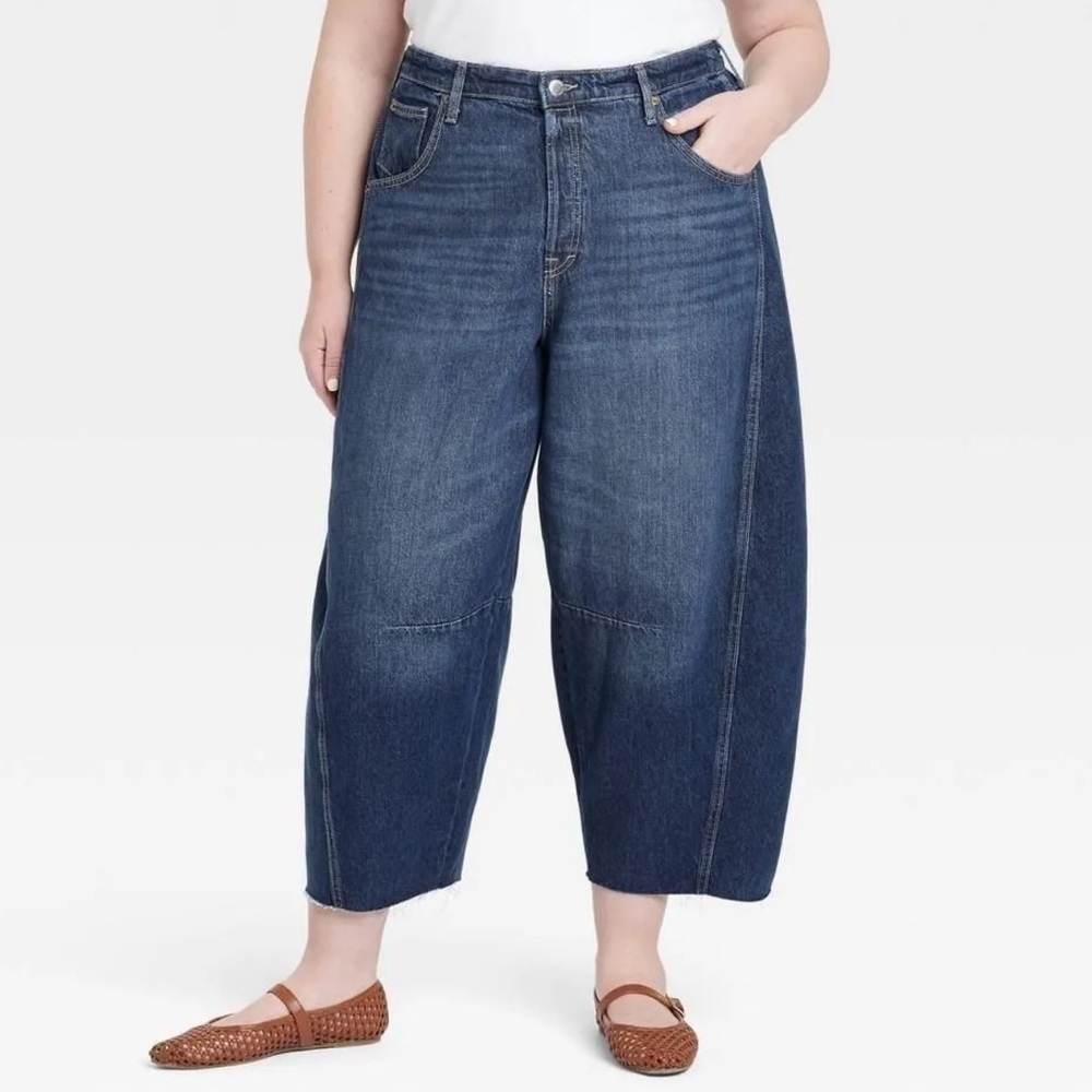 NWT Universal Thread Women's High-Rise Curved Leg Barrel Ankle Dark Wash Size 17